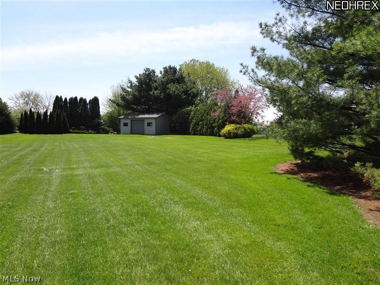 3306 Fox Road Sandusky, OH 44870 - Photo 23 of 25 Large side yard with 20x14 outbuilding with power, vinyl sided.