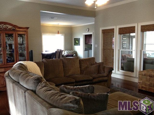 2030 Savanne Road Houma, LA 70360 - Photo 4 of 19 Living Room