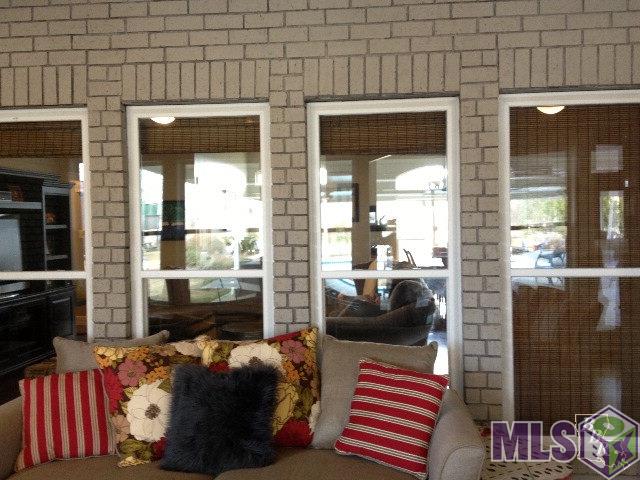2030 Savanne Road Houma, LA 70360 - Photo 7 of 19 Sun Room