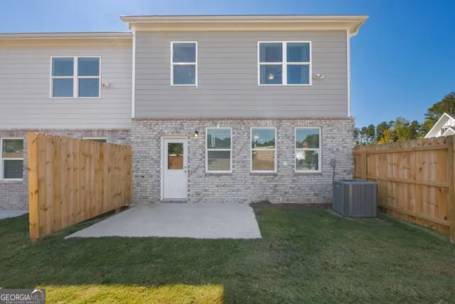a view of house with backyard