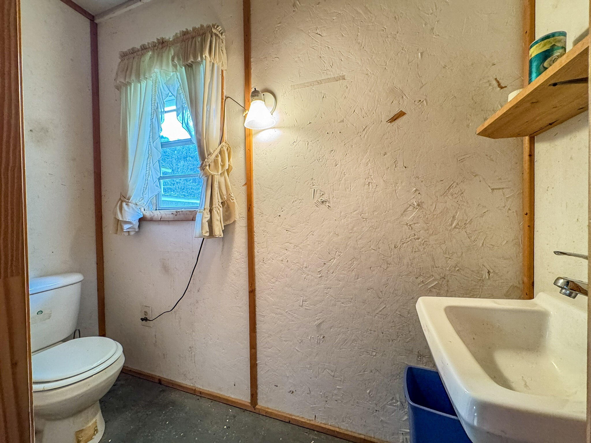 428 Caldwell Road Southeast Cleveland, TN 37323 - Photo 60 of 91 a bathroom with a sink and toilet