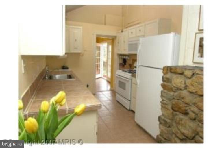 5016 Ridgewood Road Alexandria, VA 22312 - Photo 12 of 12 Kitchen