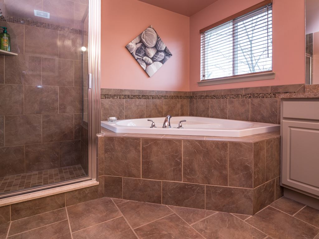 131 Spruce Lane Rochester, MI 48307 - Photo 27 of 47 Master Bathroom