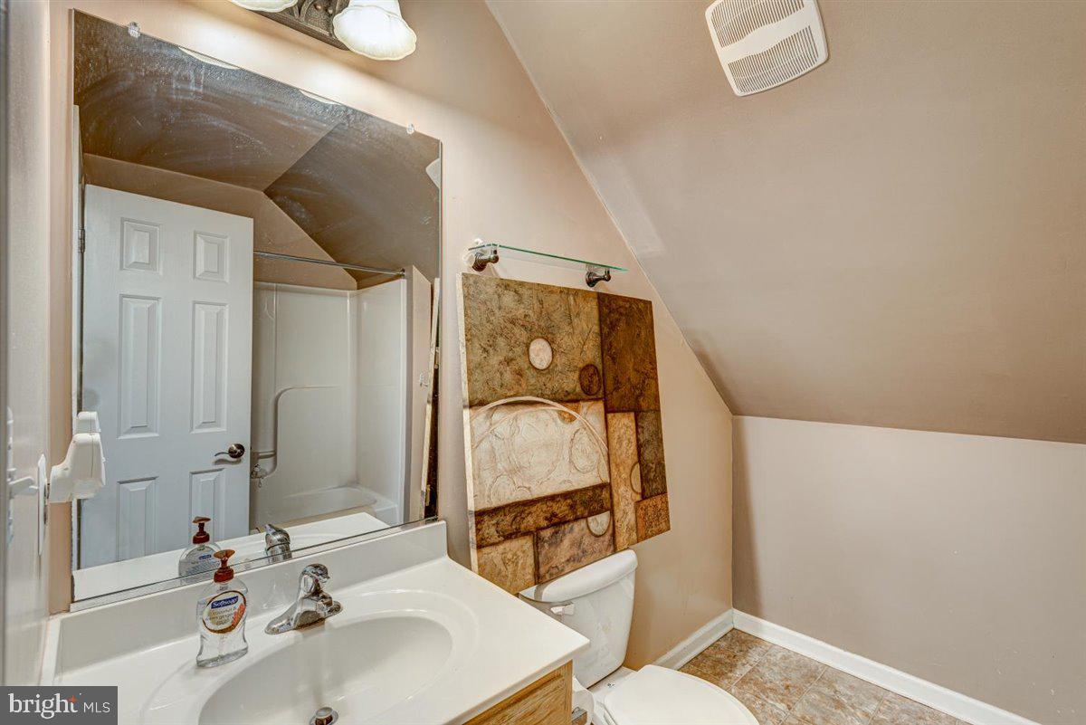 351 Richmond Road Colonial Beach, VA 22443 - Photo 16 of 18 Upper Level Bathroom