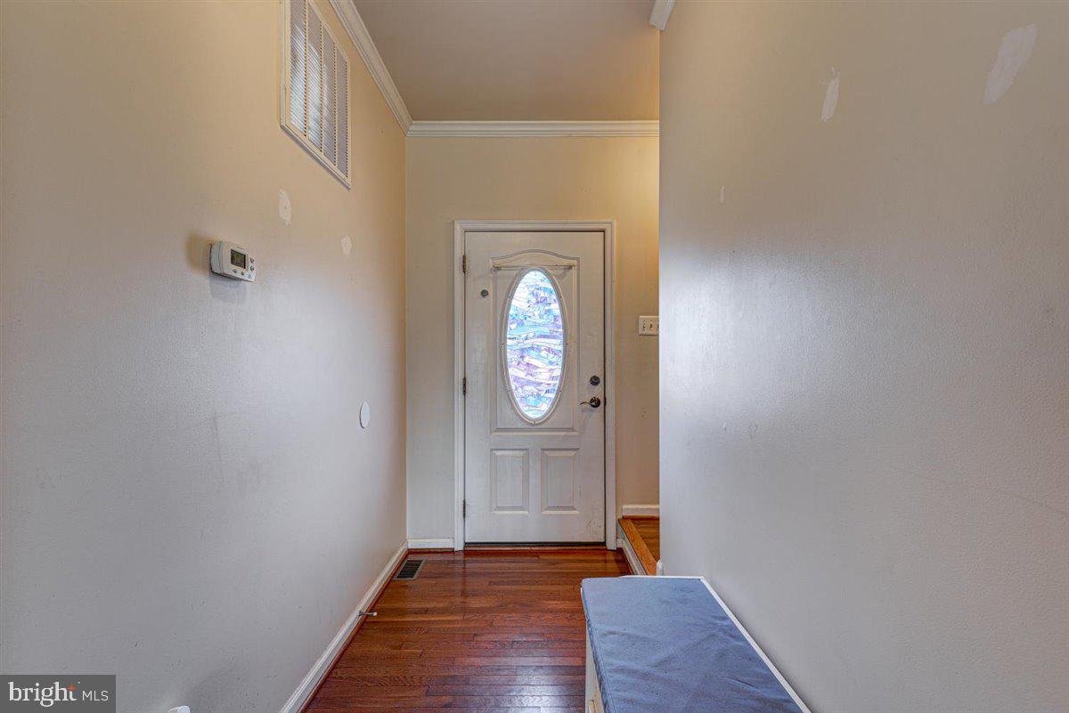 351 Richmond Road Colonial Beach, VA 22443 - Photo 3 of 18 Foyer