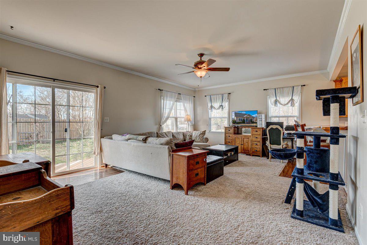 351 Richmond Road Colonial Beach, VA 22443 - Photo 5 of 18 Living Room