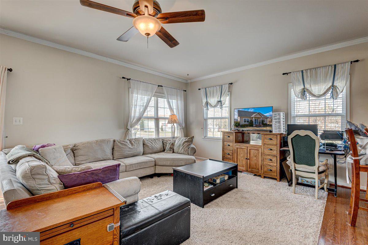 351 Richmond Road Colonial Beach, VA 22443 - Photo 6 of 18 Living Room