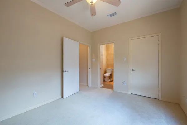 a view of empty room with a ceiling fan