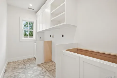 $4,495,000 | 8 Crest Lane, Scarsdale, NY 10583