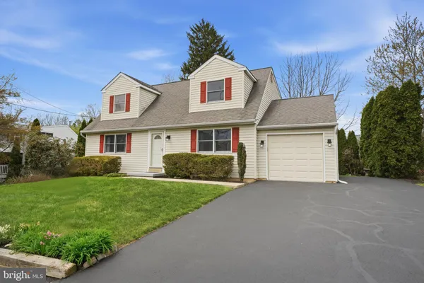 $420,000 | 10 Lacey Street, Hatboro, PA 19040