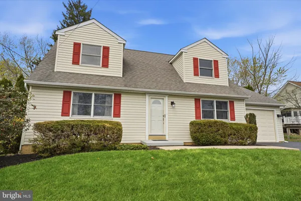 $420,000 | 10 Lacey Street, Hatboro, PA 19040