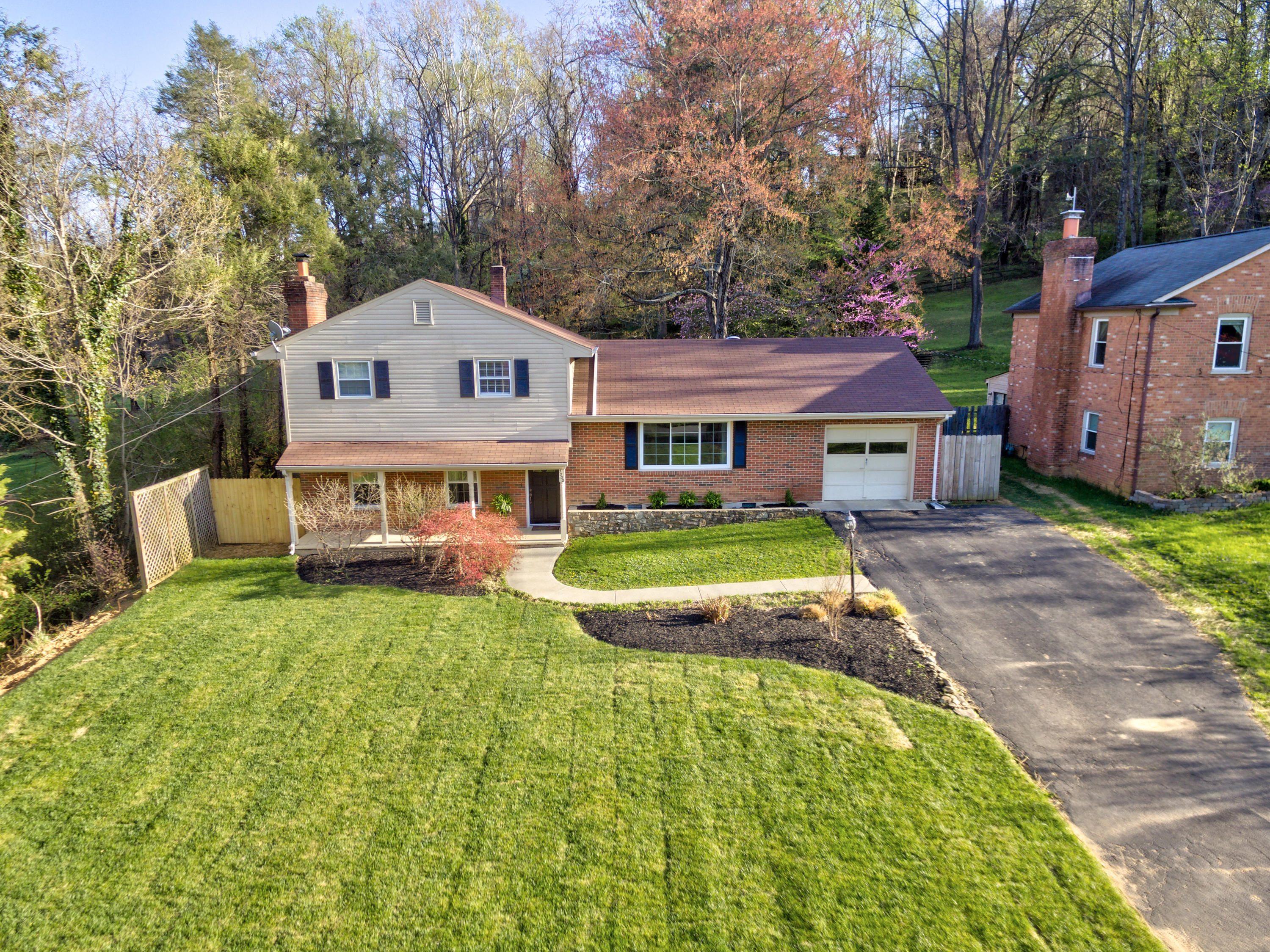 5232 Roselawn Road Roanoke, VA 24018 - Photo 2 of 31 Great location