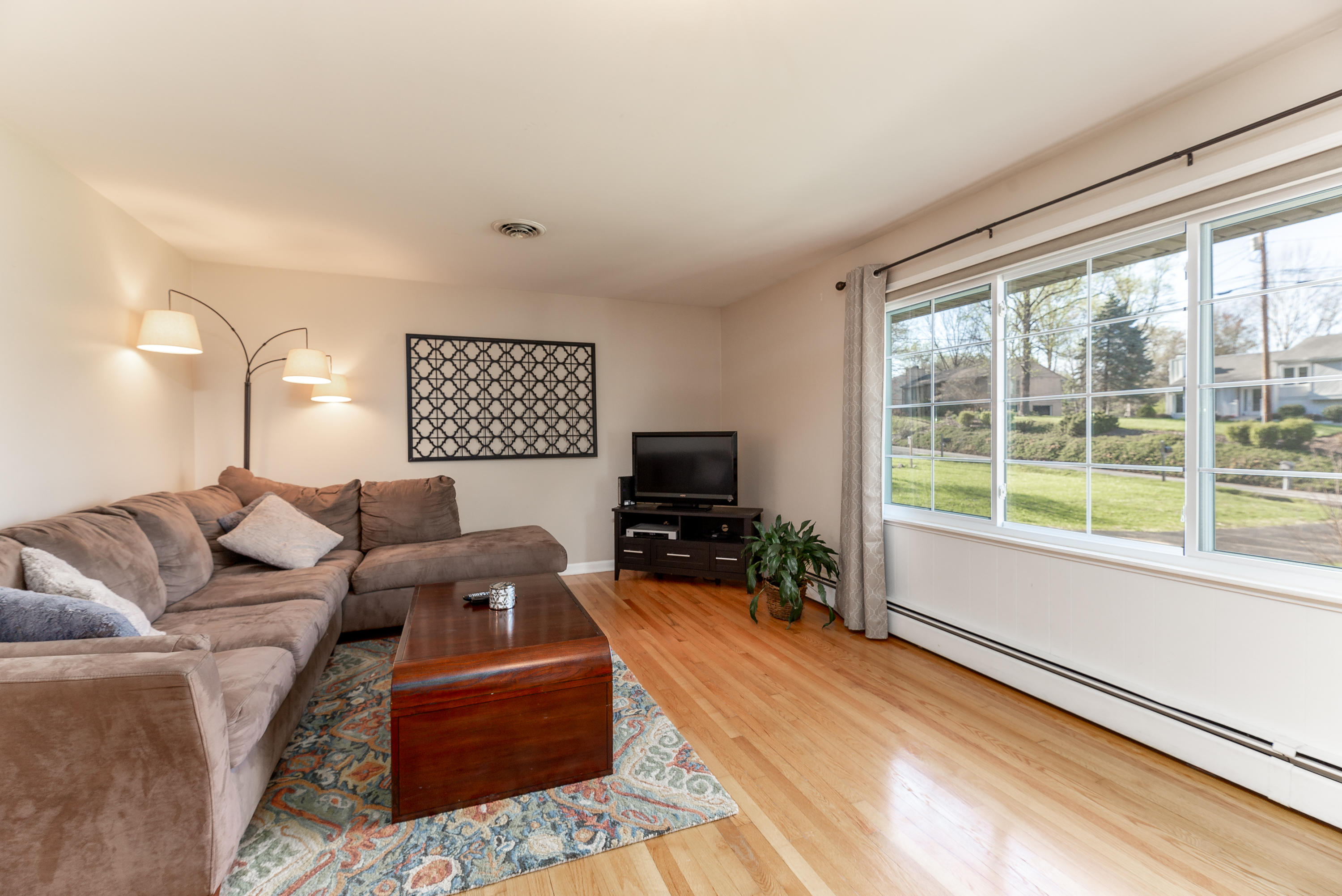5232 Roselawn Road Roanoke, VA 24018 - Photo 12 of 31 Living Room