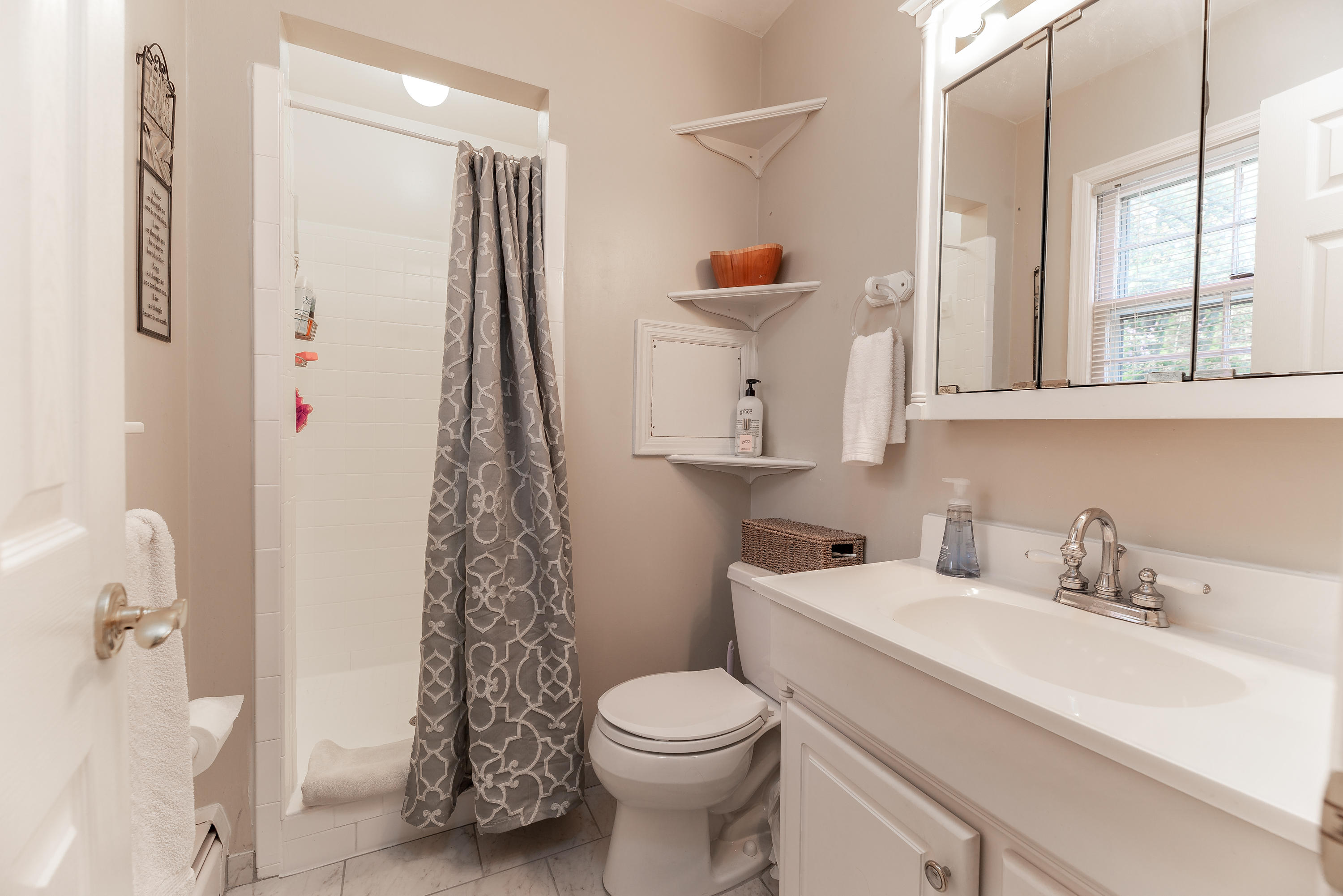 5232 Roselawn Road Roanoke, VA 24018 - Photo 22 of 31 Master Bath