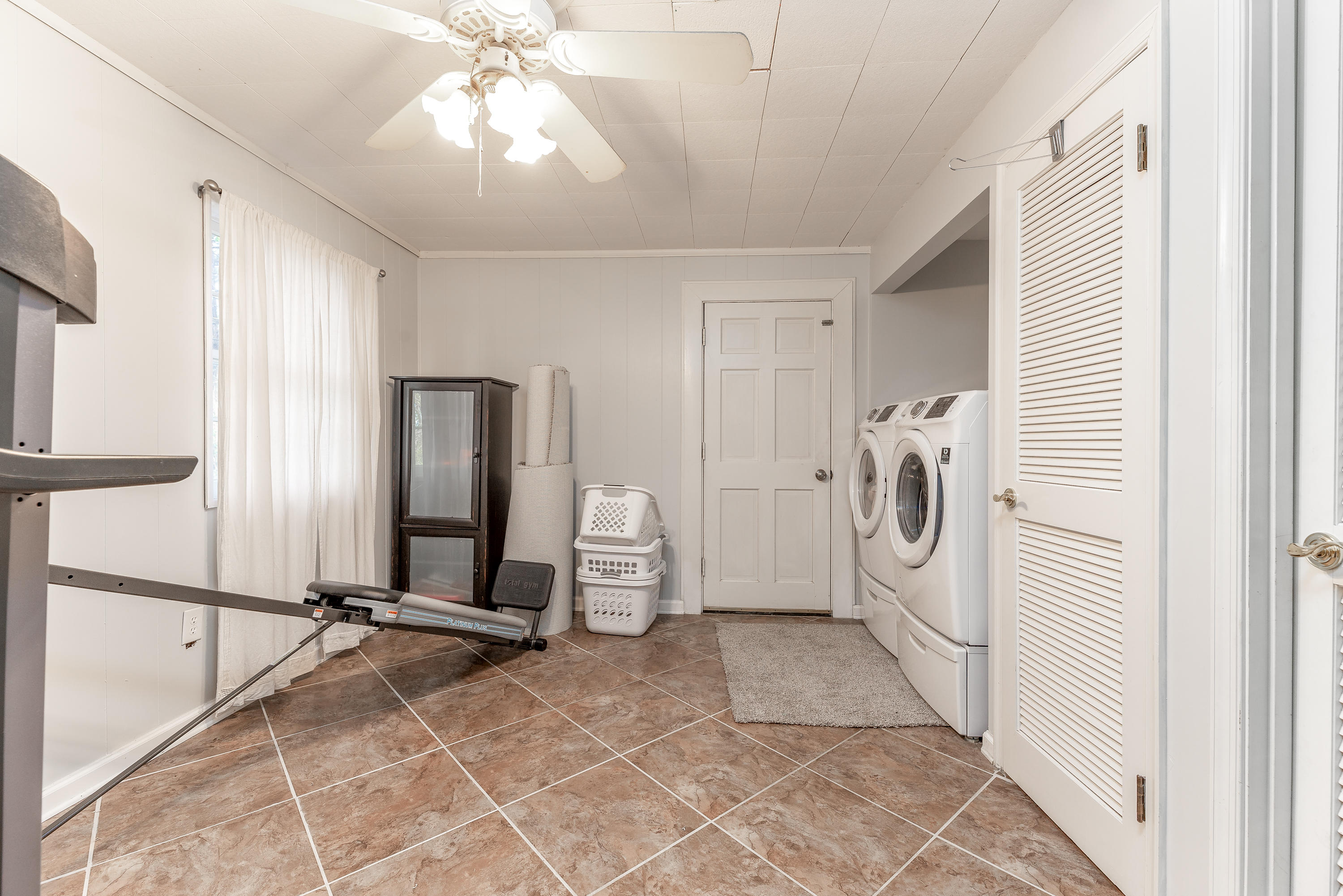 5232 Roselawn Road Roanoke, VA 24018 - Photo 30 of 31 Laundry Room