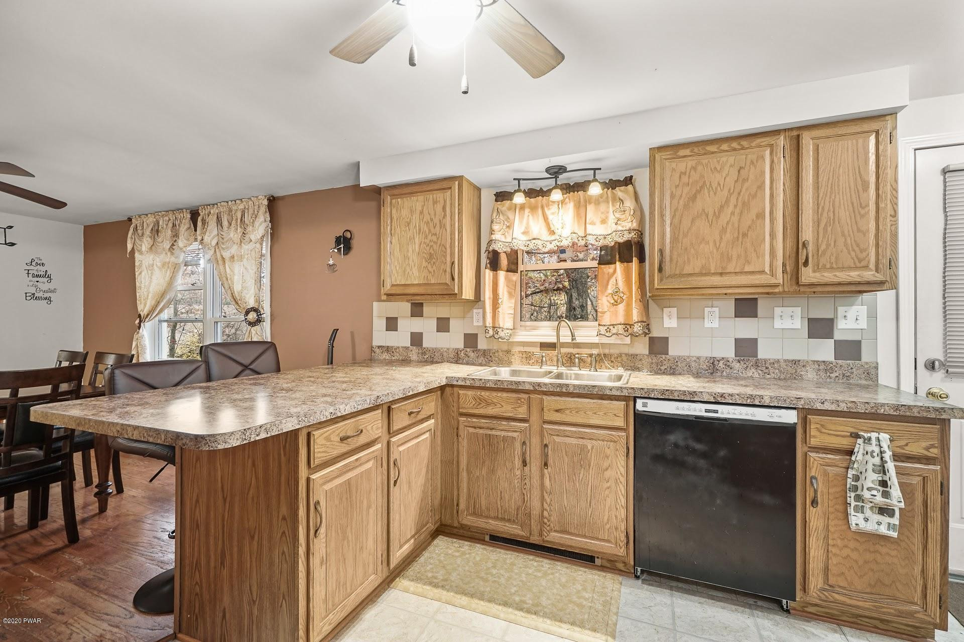 6186 Decker Road Bushkill, PA 18324 - Photo 11 of 23 Kitchen