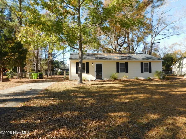 $1,400 | 842 Halifax Circle, New Bern, NC 28562