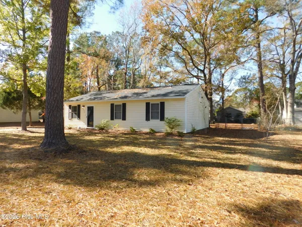 $1,400 | 842 Halifax Circle, New Bern, NC 28562