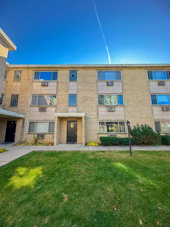 $1,825 | 7019 North Ridge Boulevard, Unit 3D, Chicago, IL 60645