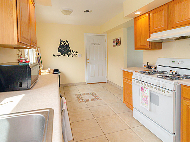 1550 South Pointe Drive Rantoul, IL 61866 - Photo 14 of 54 a kitchen with a stove and a refrigerator