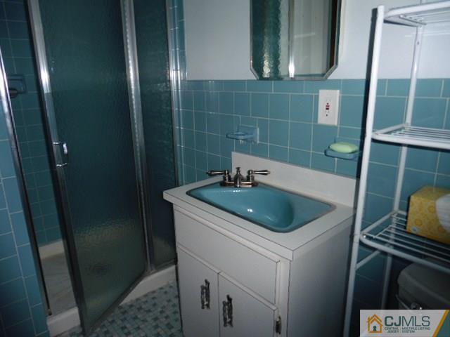 27 Boston Post Road East Brunswick, NJ 08816 - Photo 16 of 21 Gallery Image 16
