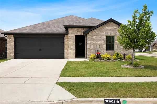 $335,000 | 1625 Kirby Lane, Lancaster, TX 75146
