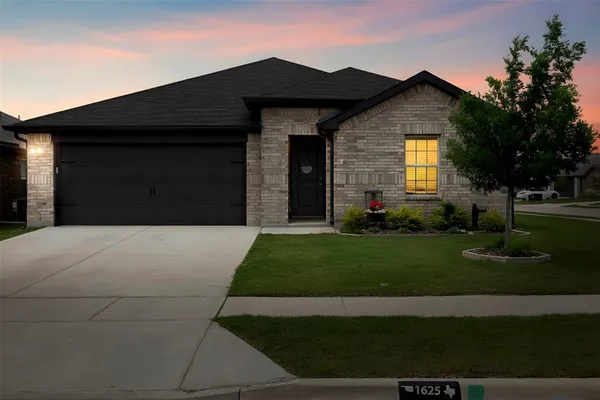 $335,000 | 1625 Kirby Lane, Lancaster, TX 75146