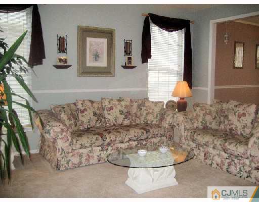 5 Timber Ridge Road North Brunswick, NJ 08902 - Photo 4 of 10 Gallery Image 4