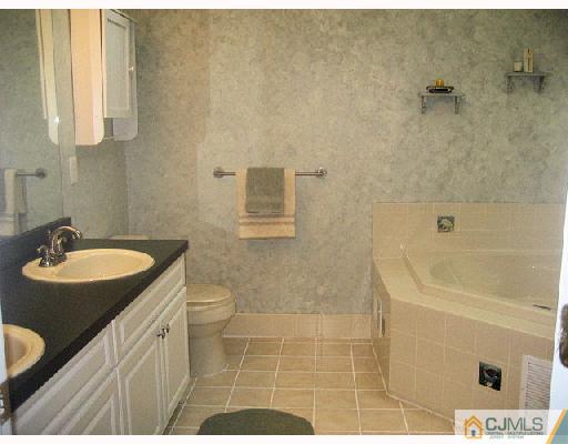 5 Timber Ridge Road North Brunswick, NJ 08902 - Photo 7 of 10 Gallery Image 7