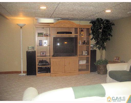 5 Timber Ridge Road North Brunswick, NJ 08902 - Photo 9 of 10 Gallery Image 9