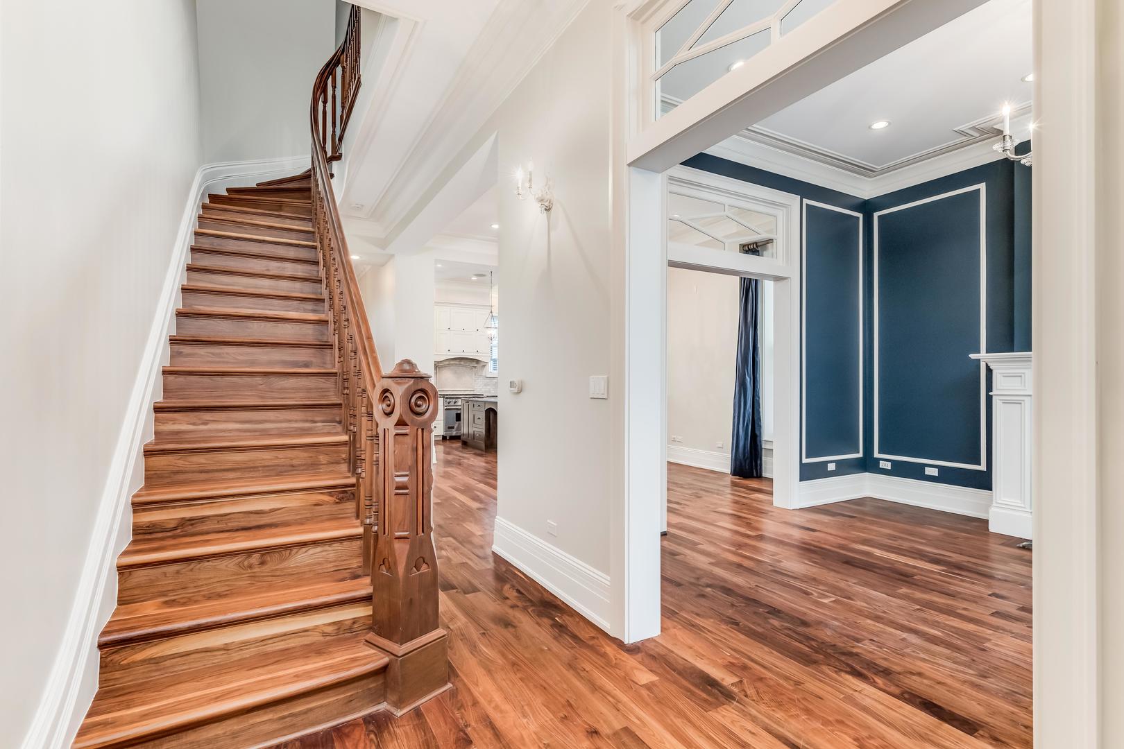 116 West Chestnut Street Chicago, IL 60610 - Photo 8 of 26