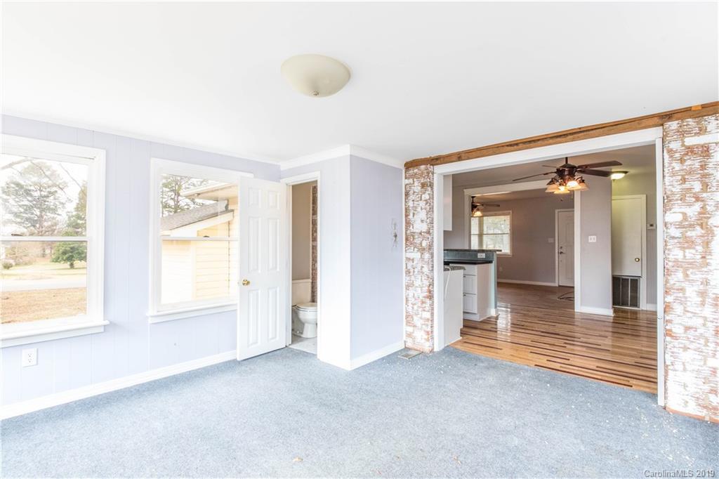 13800 Huntersville-Concord Road Huntersville, NC 28078 - Photo 6 of 16 an empty room with windows and closet