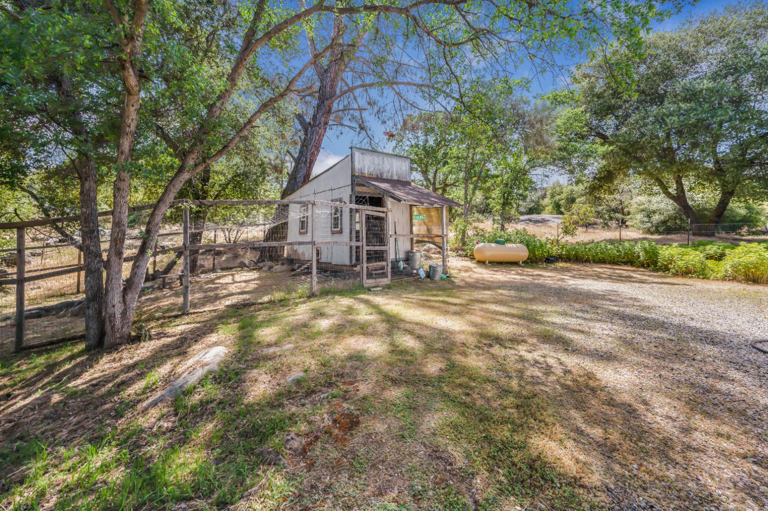 44719 Savage Road Coarsegold, CA 93614 - Photo 33 of 47