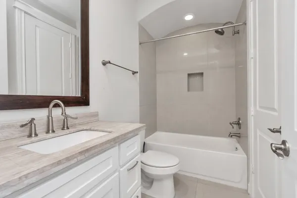 $3,950 | 1716 Upland Lakes, Houston, TX 77043