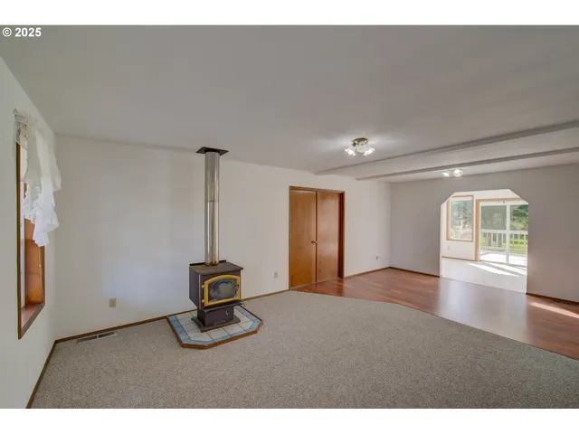 a view of an empty room and window