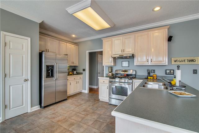247 Eastside Road Burns, TN 37029 - Photo 11 of 19 Upgraded Stainless Steel Appliances