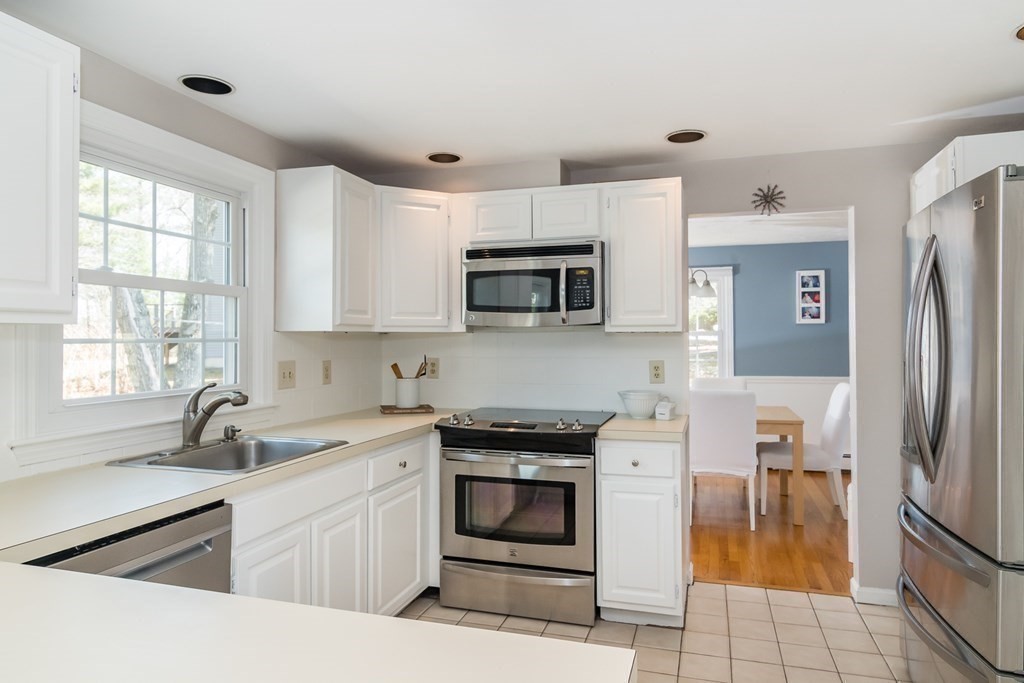 13 Oak Hill Road Natick, MA 01760 - Photo 9 of 33 Gallery Image 9