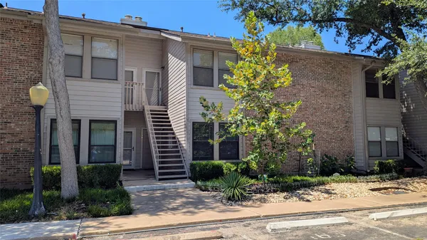$1,400 | 3839 Dry Creek Drive, Unit 139, Austin, TX 78731