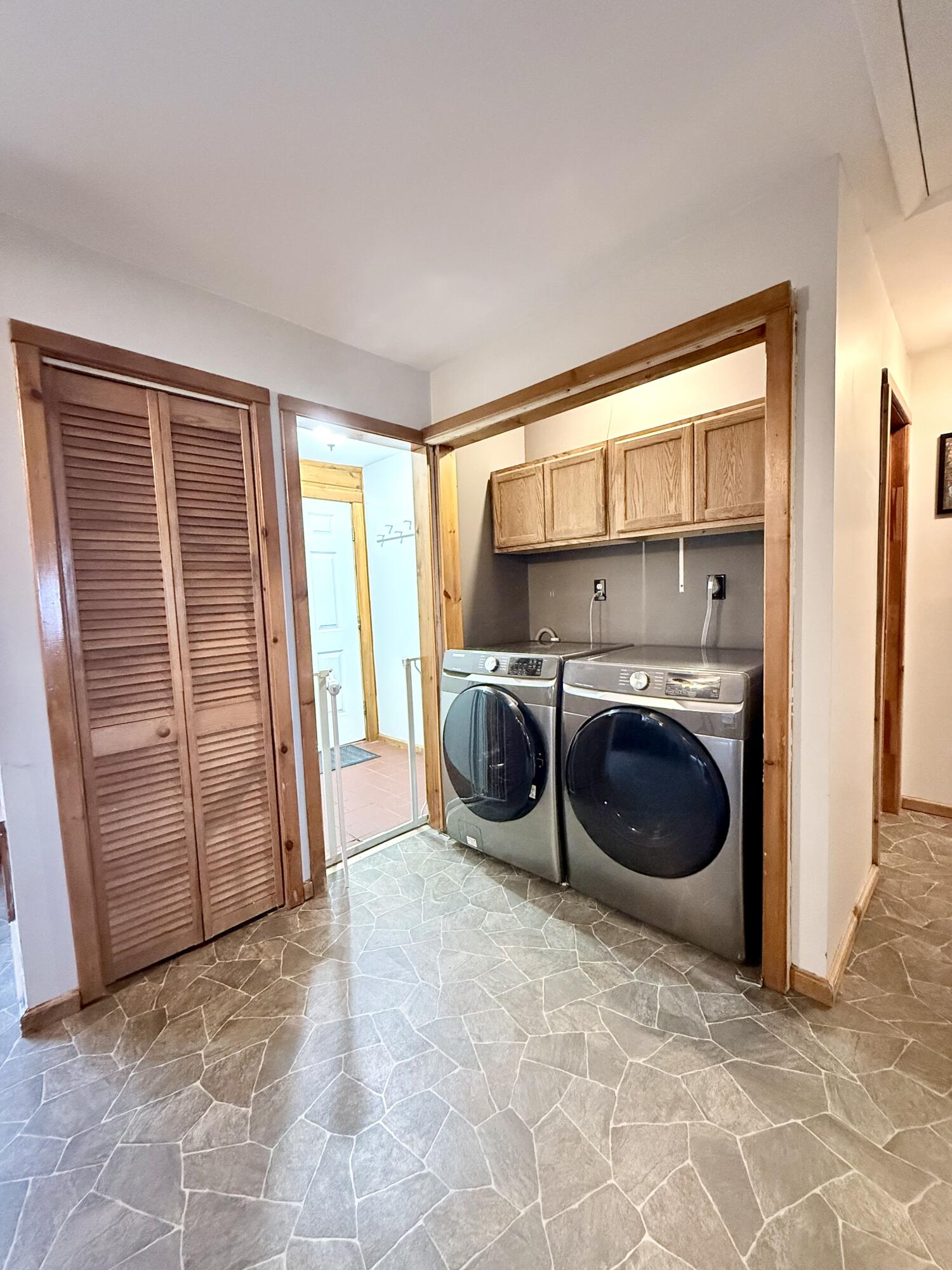 1560 Rand Hill Road Altona, NY 12910 - Photo 19 of 30 Laundry