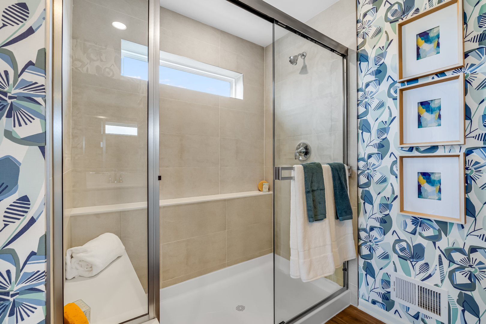 612 Lismore Circle Elgin, IL 60124 - Photo 17 of 23 a bathroom with a shower