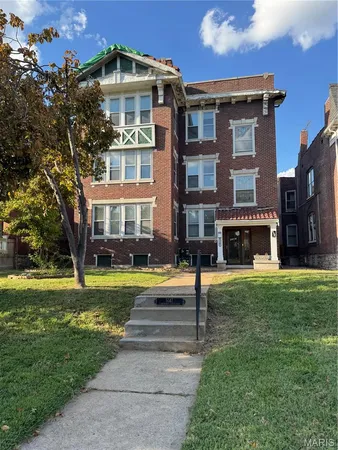 $1,700 | 5147 Waterman Boulevard, Unit 1, St. Louis, MO 63108