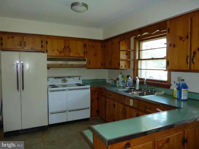 404 Beechcroft Road Winchester, VA 22601 - Photo 19 of 21 Kitchen