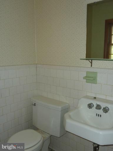 404 Beechcroft Road Winchester, VA 22601 - Photo 7 of 21 Bath (Master)