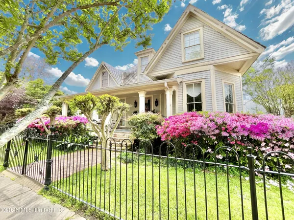 $325,000 | 205 West Georgetown Street, Crystal Springs, MS 39059