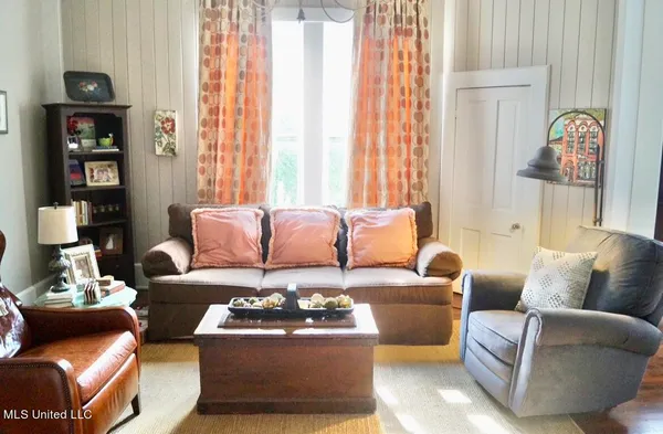 $325,000 | 205 West Georgetown Street, Crystal Springs, MS 39059