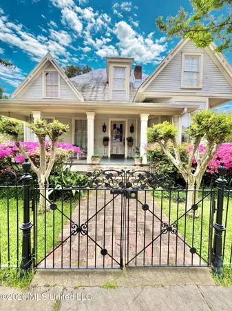 $325,000 | 205 West Georgetown Street, Crystal Springs, MS 39059