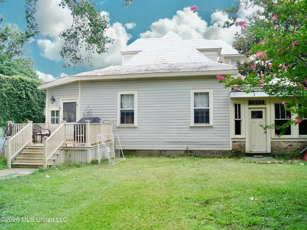 $325,000 | 205 West Georgetown Street, Crystal Springs, MS 39059