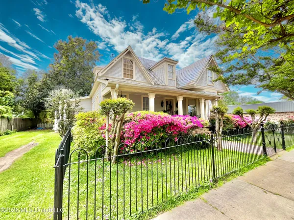 $325,000 | 205 West Georgetown Street, Crystal Springs, MS 39059