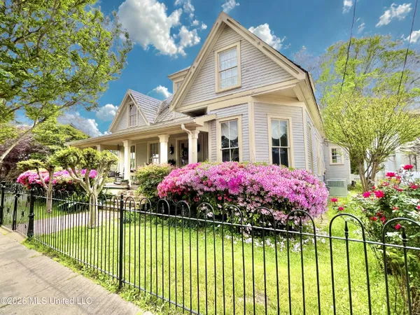 $325,000 | 205 West Georgetown Street, Crystal Springs, MS 39059