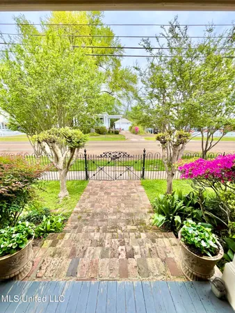 $325,000 | 205 West Georgetown Street, Crystal Springs, MS 39059